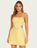 Macaquinho Feminino Bella em Alfaiataria com Amarração nas Costas Elegante para Verão