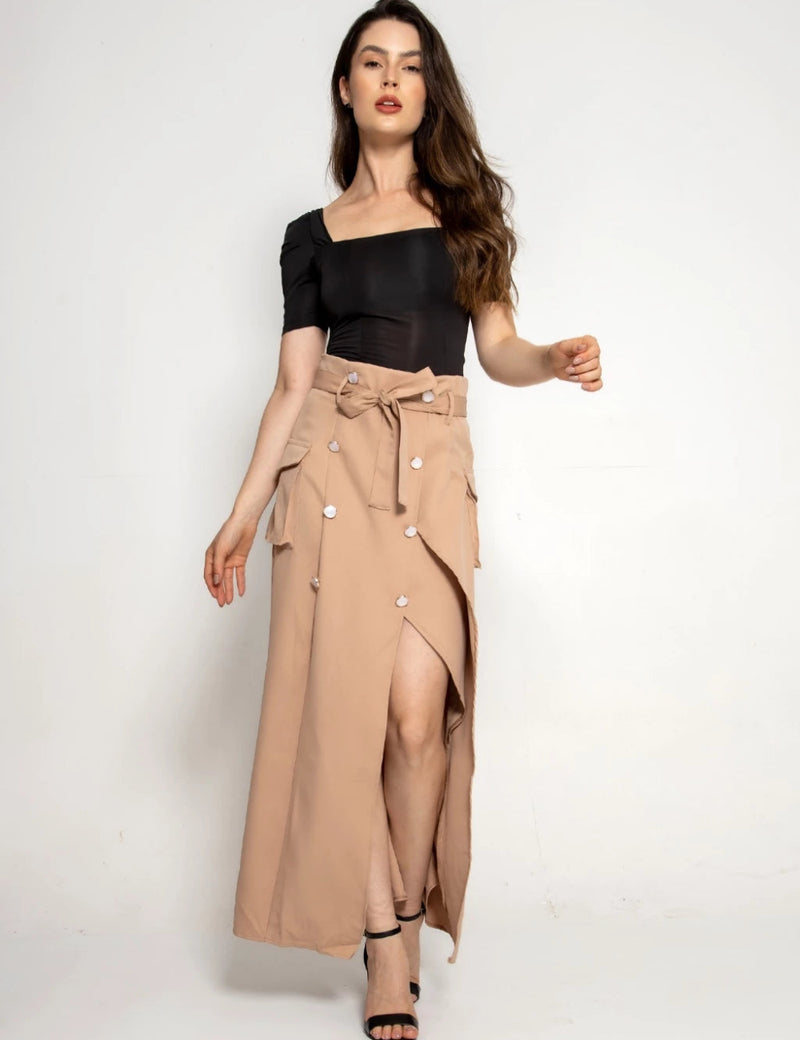 Saia Midi Longa Social Feminina em Alfaiataria Elegante com Bolsos Frontais e Detalhe de 8 Botões Cintura Alta