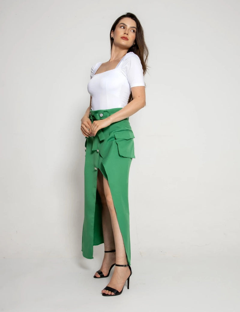 Saia Midi Longa Social Feminina em Alfaiataria Elegante com Bolsos Frontais e Detalhe de 8 Botões Cintura Alta