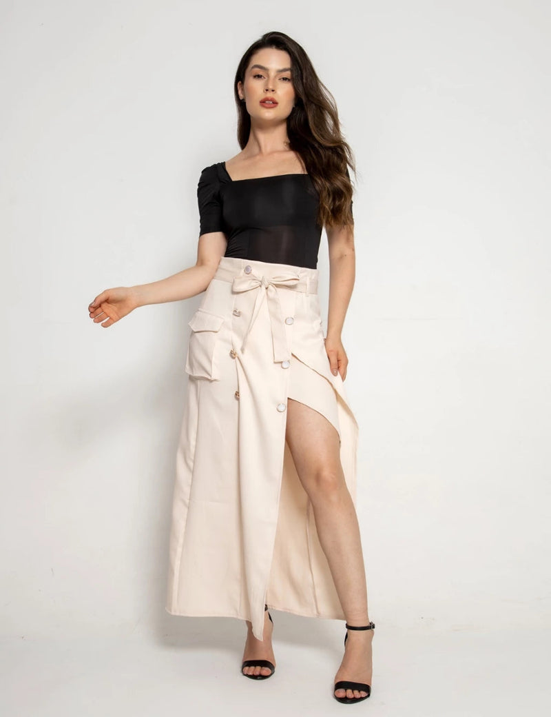 Saia Midi Longa Social Feminina em Alfaiataria Elegante com Bolsos Frontais e Detalhe de 8 Botões Cintura Alta