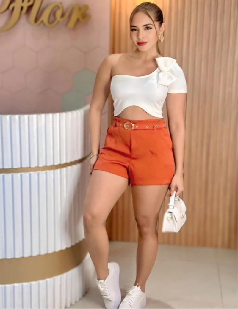 Short Social Alfaiataria Feminino com Cinto e Fivela Dourada