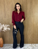 Camisa Social Feminina em Tecido Duna com Botões e Manga Longa Lastex